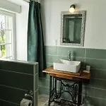 Le Manoir De La Besliere - Et D'hotes Bed & Breakfast 3*